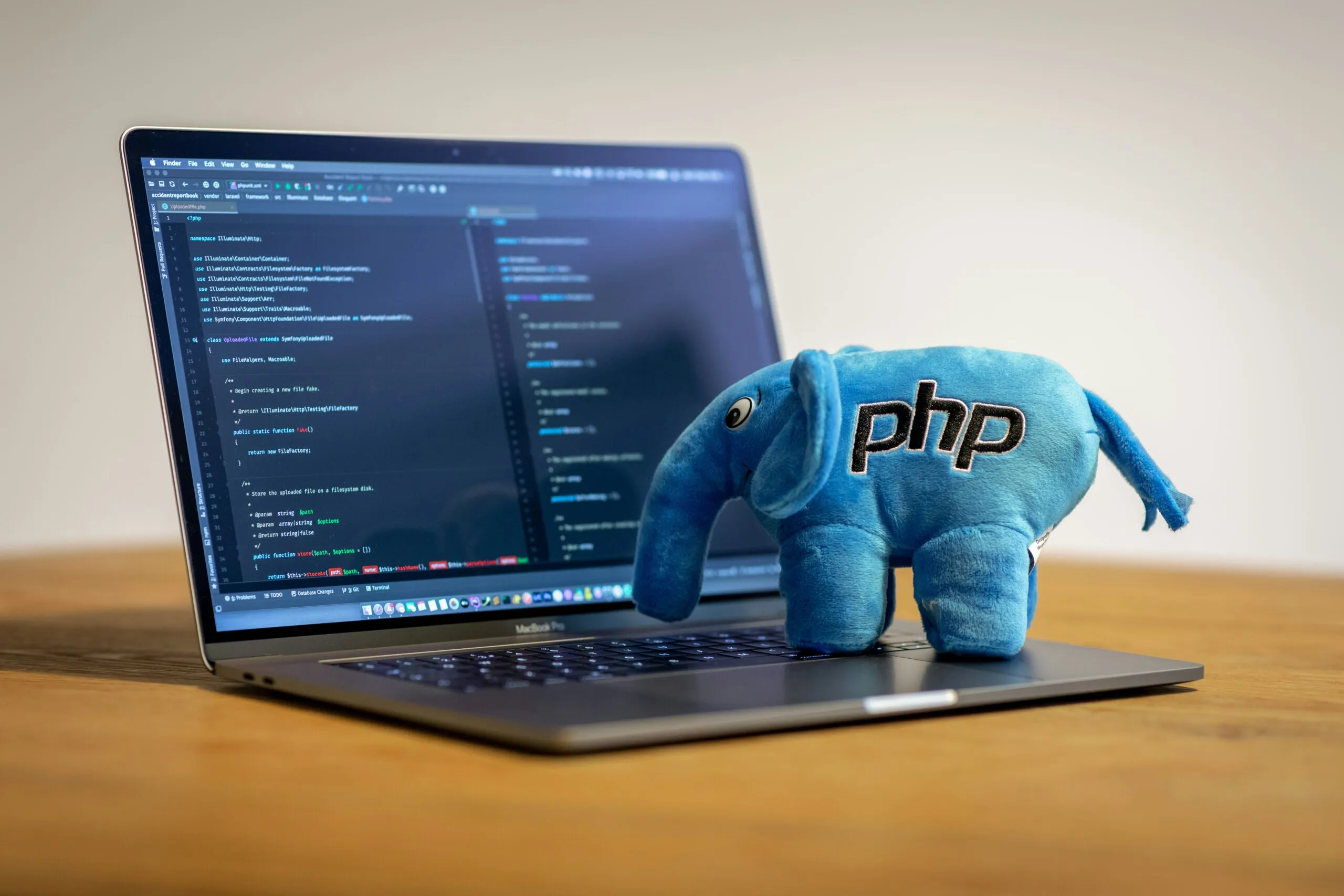 PHP elefant på en laptop